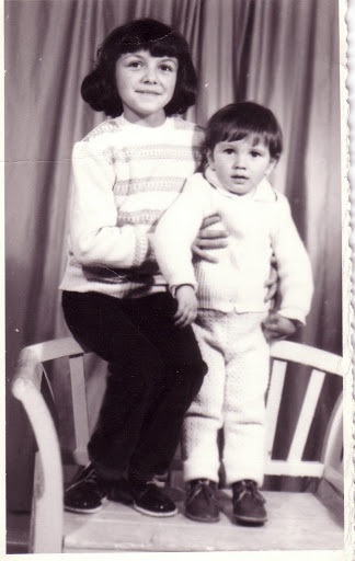 prin '82, cu frate-miu, Lucian, in ghetute de lac si cu pantaloni reiati din Ungaria