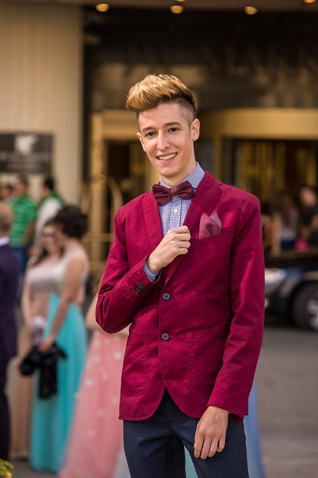 702927_465825880280576_2089223014_n